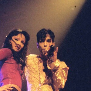 Mayte Garcia et Prince en concert à Wembley en 1995. Le couple était marié de 1996 à 1999.