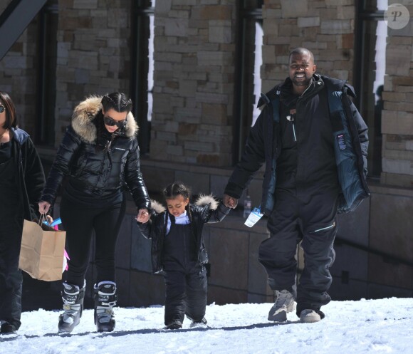 Exclusif - Kanye West, sa femme Kim Kardashian et leur fille North en vacances dans la station de sports d'hiver Vail dans le Colorado, le 7 avril 2016.