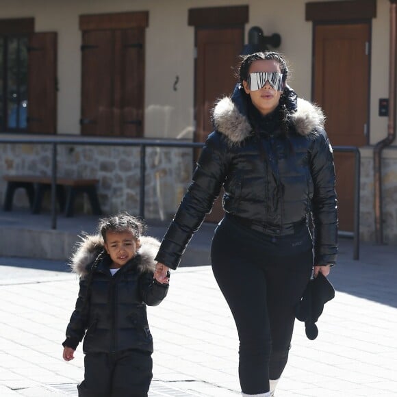 Kim Kardashian et sa fille North en vacances dans la station de sports d'hiver Vail dans le Colorado, le 7 avril 2016.