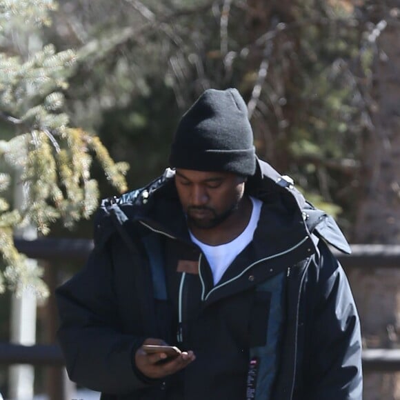 Kanye West, sa femme Kim Kardashian et leur fille North en vacances dans la station de sports d'hiver Vail dans le Colorado, le 7 avril 2016.