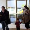 Exclusif - Patton Oswalt, sa femme Michelle McNamara et leur fille Alice à l'aéroport de Los Angeles, le 27 décembre 2012.