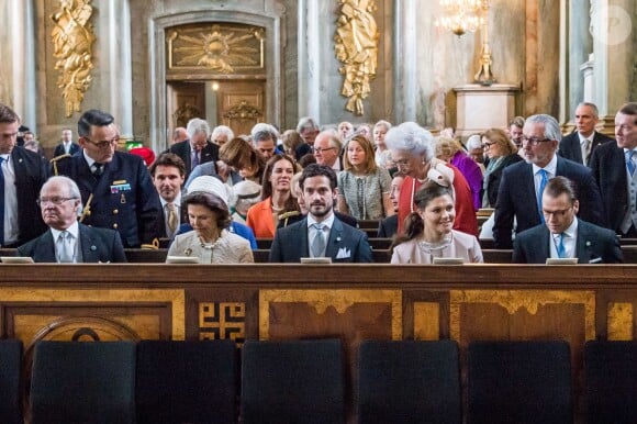Le roi Carl Gustav, la reine Silvia, le prince Carl Philip, la princesse Victoria et le prince Daniel de Suède - La famille royale suédoise assiste au te Deum en l'honneur de la naissance du prince Alexander en la chapelle du palais royal de Stockholm, le 22 avril 2016.