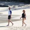 Exclusif - Hugh Jackman et sa femme Deborra-Lee Furness, un gros pansement sur son pied, à la plage pendant leurs vacances à Saint-Barthélémy le 13 avril 2016.