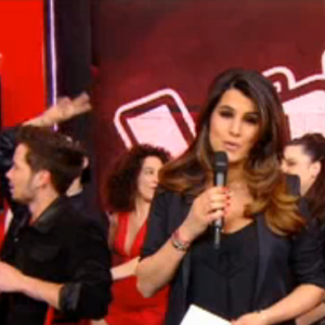 Karien Ferri, jeune maman radieuse sur le plateau de "The Voice 5", samedi 23 avril 2016.