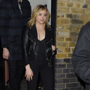 Chloë Grace Moretz et Brooklyn Beckham quittent le club Chiltern Firehouse séparément à Londres le 21 janvier 2016.
