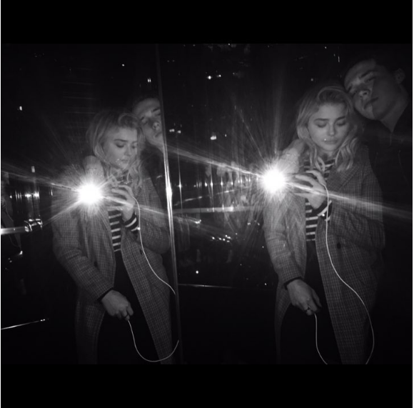 Brooklyn Beckham a publié une photo de lui avec sa petite amie supposée, l'actrice Chloe Grace Moretz sur sa page Instagram, le 24 avril 2016
