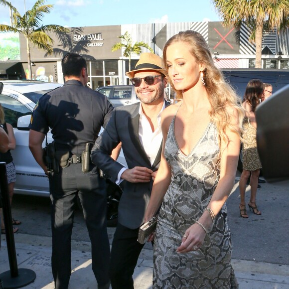 Ryan Seacrest et sa compagne Hilary Cruz au mariage d'Isabela Rangel et David Grutman à Miami le 23 avril 2016