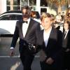 Elle Macpherson avec son mari Jeffrey Soffer et ses fils Arpad Busson et Aurelius Busson au mariage d'Isabela Rangel et David Grutman à Miami le 23 avril 2016