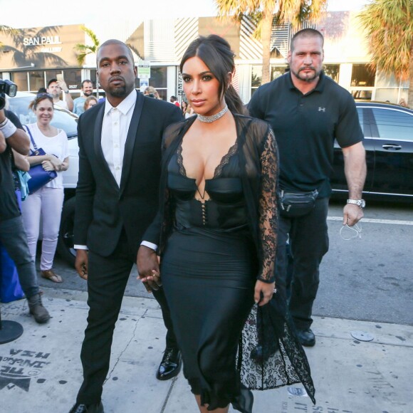 Kim Kardashian et son mari Kanye West au mariage d'Isabela Rangel et David Grutman à Miami, le 23 avril 2016