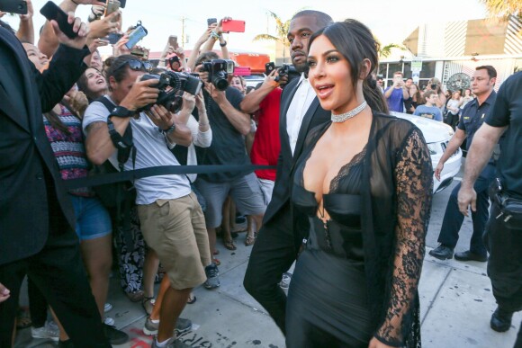 Kim Kardashian et son mari Kanye West au mariage d'Isabela Rangel et David Grutman à Miami, le 23 avril 2016
