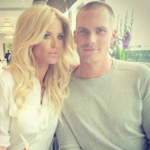 Victoria Silvstedt et son frère Daniel, pris en photo par des fans. Facebook, 4 novembre 2014