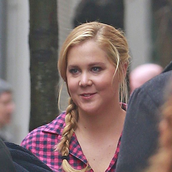 Amy Schumer et son compagnon Ben Hanisch sur le tournage de "Inside Amy Schumer" à New York le 5 février 2016. © CPA / Bestimage