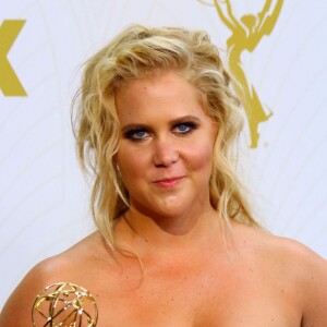 Amy Schumer à la press room de la 67e cérémonie annuelle des Emmy Awards au Microsoft Theatre à Los Angeles, le 20 septembre 2015