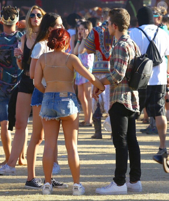 Exclusif - Ariel Winter et son compagnon Laurent Claude Gaudette amoureux lors du festival de musique de Coachella à Indio le 23 avril 2016.