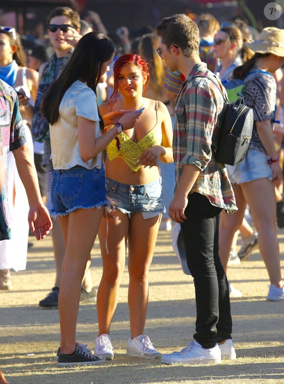 Exclusif - Ariel Winter et son compagnon Laurent Claude Gaudette amoureux lors du festival de musique de Coachella à Indio le 23 avril 2016.