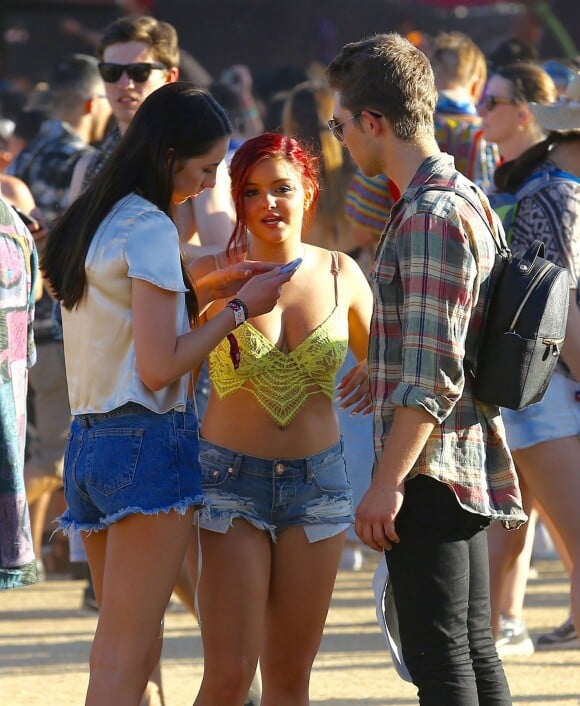 Exclusif - L'actrice Ariel Winter et son compagnon Laurent Claude Gaudette amoureux lors du festival de musique de Coachella à Indio le 23 avril 2016.