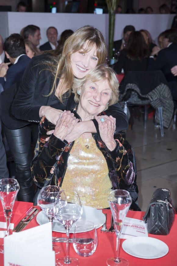 Carla Bruni et sa mère Marisa au dîner LINK pour les 30 ans de AIDES au Palais d'Iéna à Paris le 8 décembre 2014