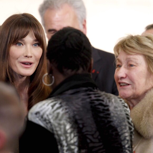 Carla Bruni-Sarkozy et sa mère Marisa à Paris en 2010