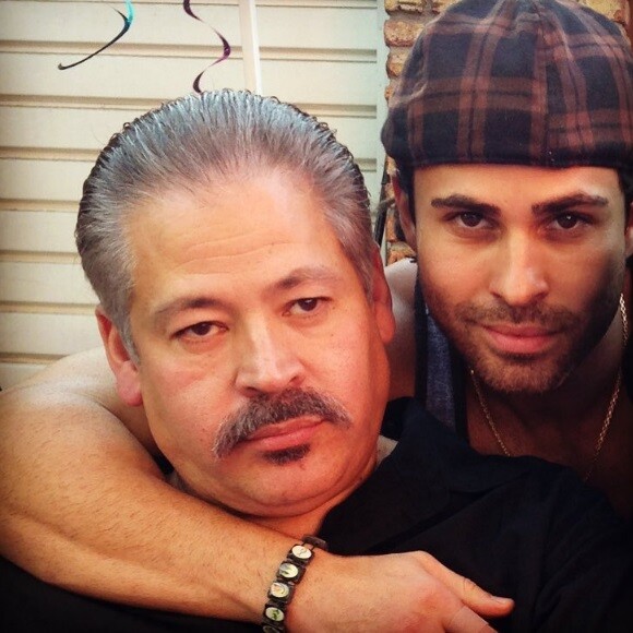 Carlos Mendez et son petit frère Carlo sur une photo publiée le 1er avril sur le compte Instagram de Carlo Mendez.