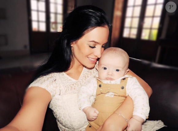 L'épouse d'Arnaud Lagardère, Jade Foret a publié une photo d'elle avec son fils Nolan, sur sa page Instagram le 22 avril 2016