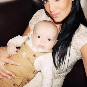 L'épouse d'Arnaud Lagardère, Jade Foret a publié une photo avec son fils Nolan, sur sa page Instagram  le 22 avril 2016