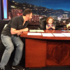 Sur son compte Twitter, Jimmy Kimmel a publié une photo de lui et sa fille Jane qui le remplace le temps d'une émission. Le 28 avril 2016