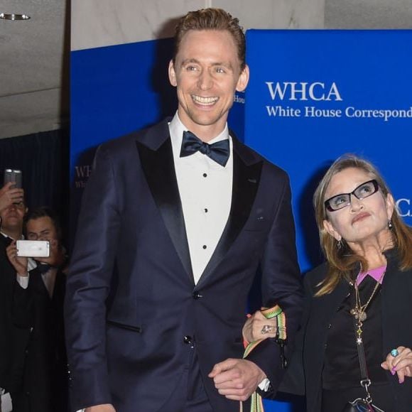 Tom Hiddleston et Carrie Fisher (et son chien Gary) au dîner des correspondants à la Maison Blanche, le 30 avril 2016