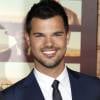 Taylor Lautner lors de la première de la série de Netflix's "The Ridiculous 6" à Universal City, le 30 novembre 2015.