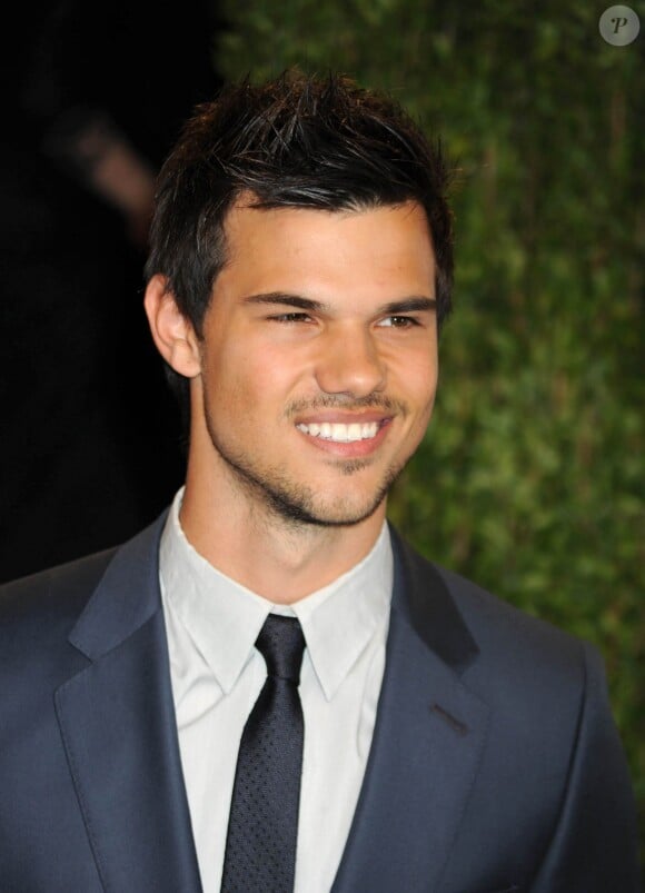 Taylor Lautner - Vanity Fair Oscar Party à Hollywood le 25 février 2013.