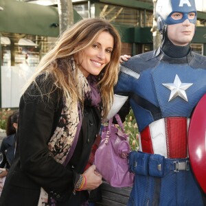 Sophie Thalmann et Captain America - Vernissage de l'exposition"Marvel Avengers S.T.A.T.I.O.N." à La Défense le 3 mai 2016. © Christophe Aubert via Bestimage
