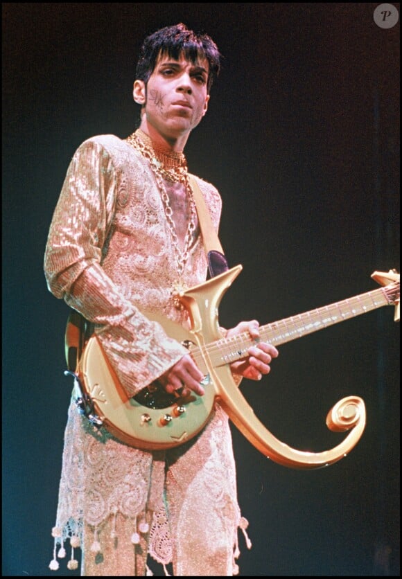 Prince en concert à Londres en 1995