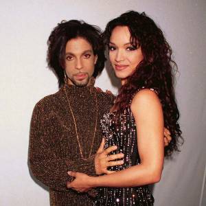 Prince et sa première épouse, Mayte Garcia, à Londres en juin 1999