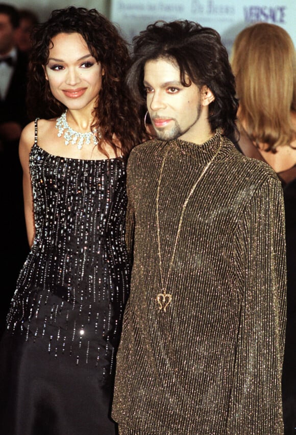 Prince et son ex-femme Mayte Garcia à Londres en 1999.