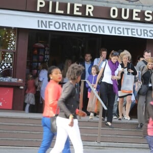 Jennifer Garner et ses enfants Violet, Seraphina et Samuel ont visité le musée du Louvre et la Tour Eiffel à Paris le 8 mai 2016.