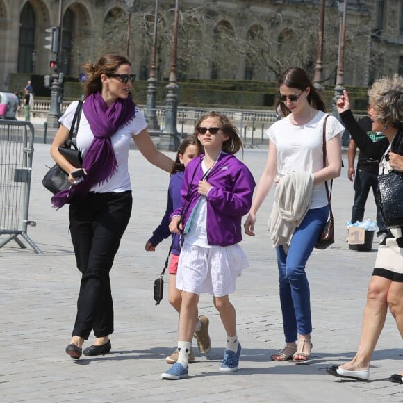 Jennifer Garner et ses enfants Violet, Seraphina et Samuel ont visité le musée du Louvre et la Tour Eiffel à Paris le 8 mai 2016.