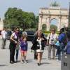 Jennifer Garner et ses enfants Violet, Seraphina et Samuel ont visité le musée du Louvre et la Tour Eiffel à Paris le 8 mai 2016.