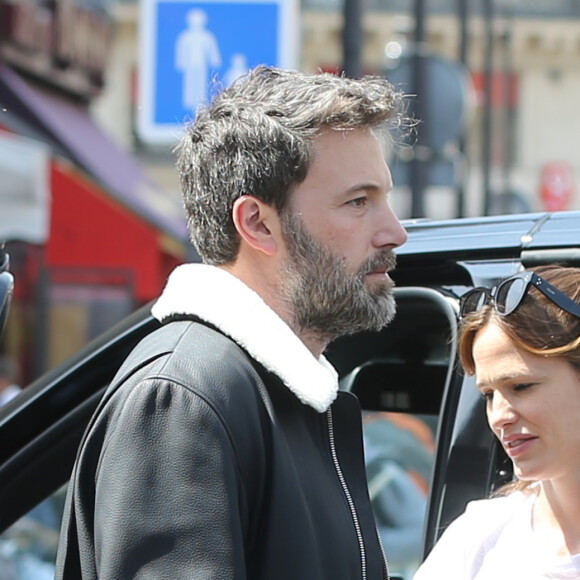 Jennifer Garner, Ben Affleck et leurs enfants Violet, Seraphina et Samuel prennent le train à la gare du Nord à Paris pour Londres le 8 mai 2016.