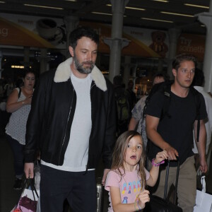 Jennifer Garner, Ben Affleck et leurs enfants Violet, Seraphina et Samuel arrivent à la gare de Saint-Pancras à Londres le 8 mai 2016.