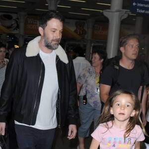 Jennifer Garner, Ben Affleck et leurs enfants Violet, Seraphina et Samuel arrivent à la gare de Saint-Pancras à Londres le 8 mai 2016.