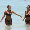 Devin Brugman et Natasha Oakley profitent d'un après-midi ensoleillé à Miami Beach, le 7 mai 2016.