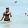Devin Brugman et Natasha Oakley profitent d'un après-midi ensoleillé à Miami Beach, le 7 mai 2016.
