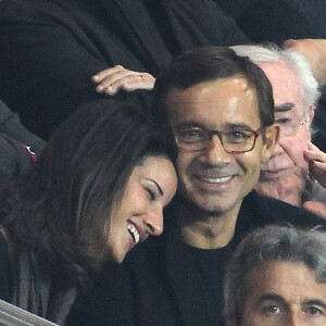 L'animateur Jean-Luc Delarue et sa compagne Anissa. People au match de foot PSG-Nice au Parc des princes à Paris. En 2011.
