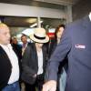 Vanessa Paradis arrive à l'aéroport de Nice coiffée d'un chapeau panama le 10 mai 2016