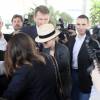 Vanessa Paradis arrive à l'aéroport de Nice coiffée d'un chapeau panama le 10 mai 2016