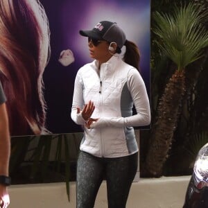 Exclusif - Eva Longoria fait son jogging à Cannes le 10 mai 2016.