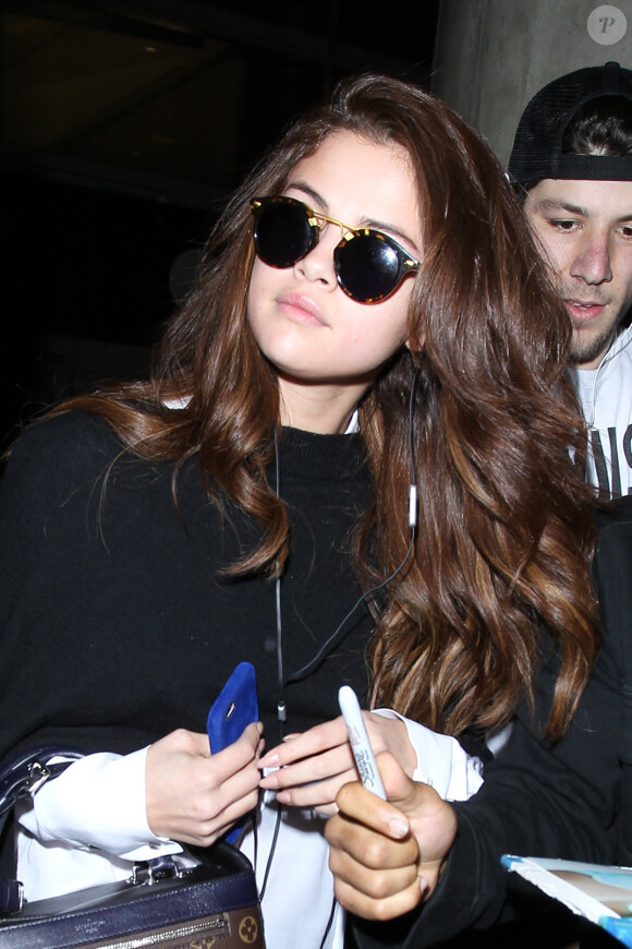 Selena Gomez à l'aéroport LAX de Los Angeles le 11 mars 2016