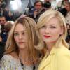 Vanessa Paradis et Kirsten Dunst  - Photocall des membres du jury de la Compétition officielle de la 69e édition du Festival de Cannes le 11 mai 2016