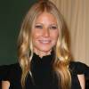 Gwyneth Paltrow dédicace son livre "Its All Easy" à la librairie "Barnes & Noble" à New York, le 12 avril 2016.