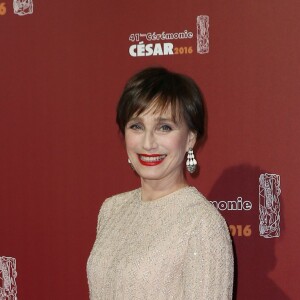 Kristin Scott Thomas - Photocall lors de la 41ème cérémonie des Cesar au théâtre du Châtelet à Paris, le 26 février 2016