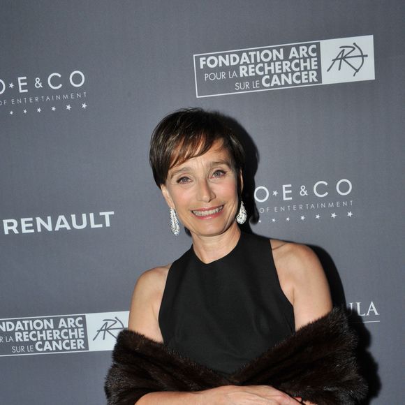 Kristin Scott Thomas - Dîner de gala au profit de la Fondation ARC pour la recherche contre le cancer du sein à l'hôtel Peninsula à Paris le 1er octobre 2015